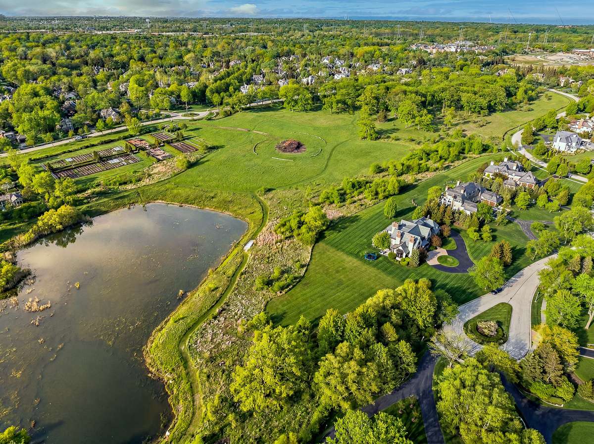 1350 W Whitmore CT, Lake Forest, IL 60045