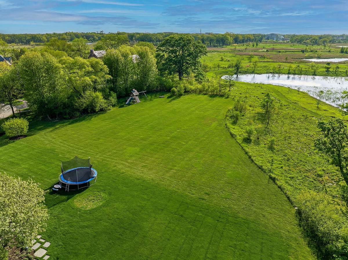 1350 W Whitmore CT, Lake Forest, IL 60045