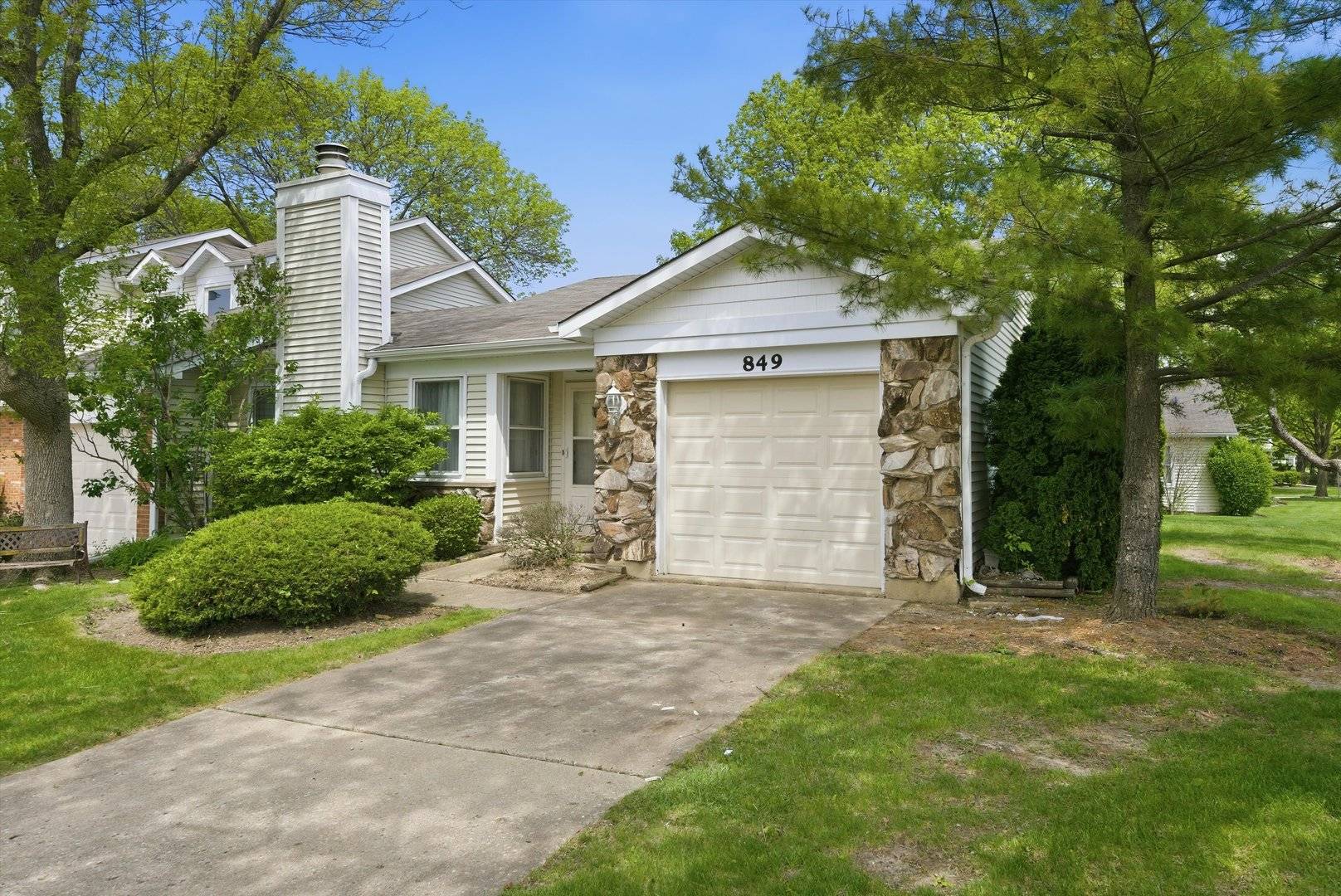 849 Colony Lake DR, Schaumburg, IL 60194