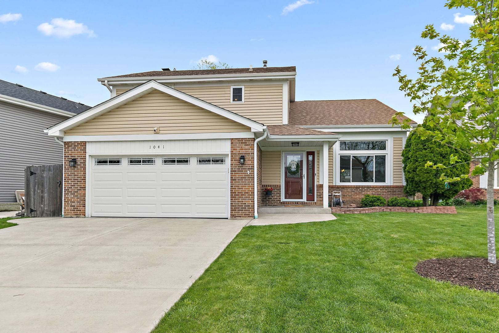 1041 N Cardinal DR, Palatine, IL 60074