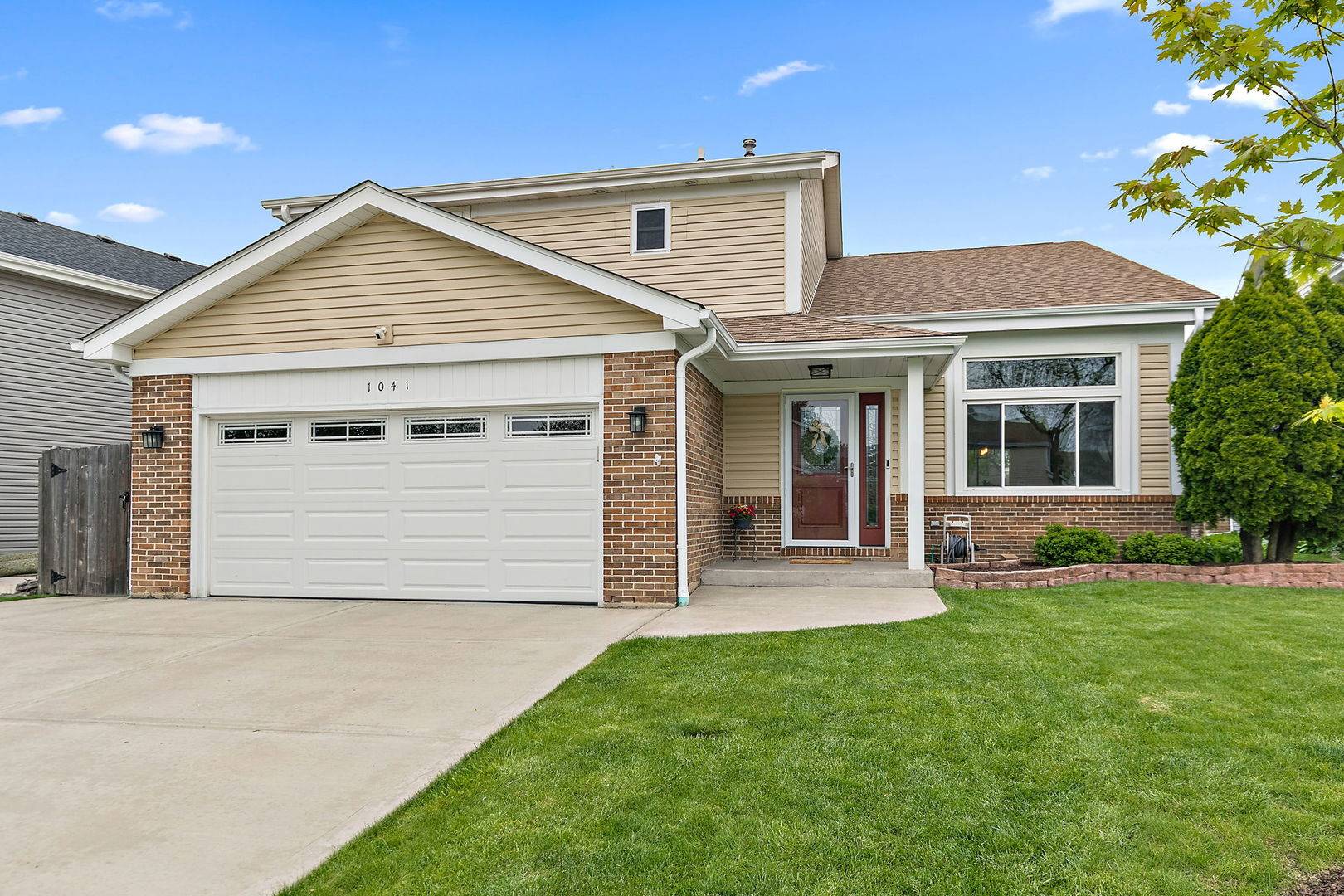 1041 N Cardinal DR, Palatine, IL 60074