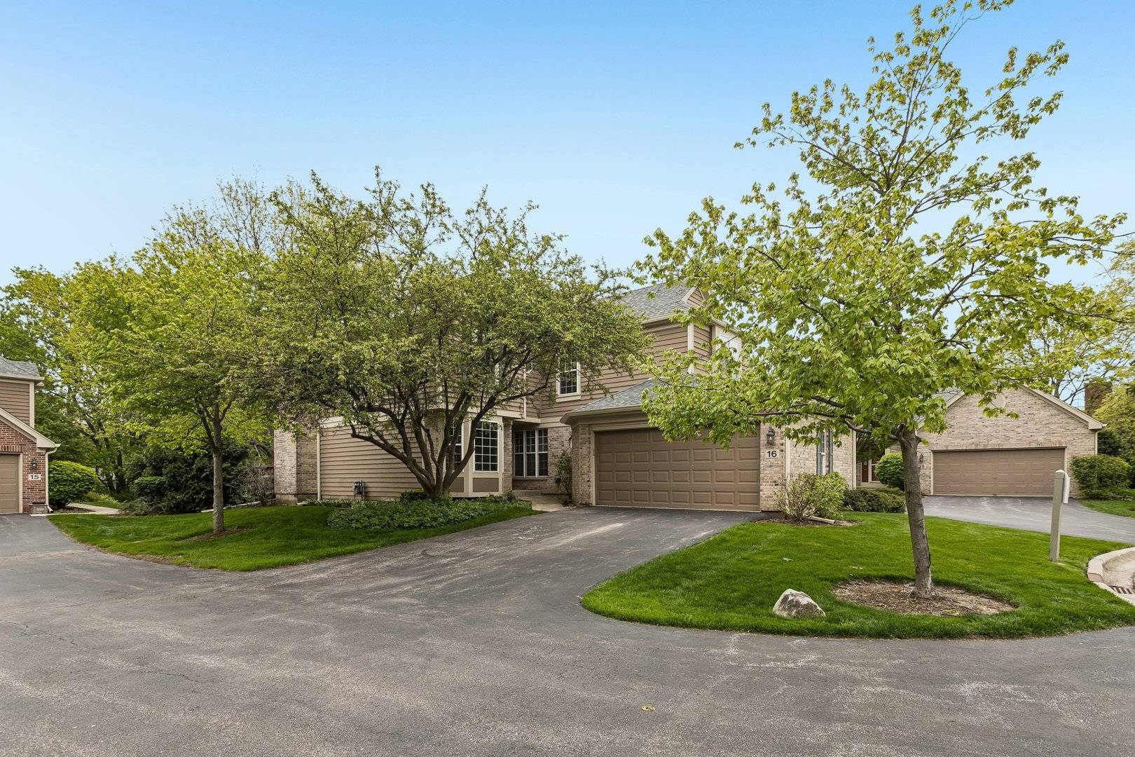 16 Wimbledon CT, Lincolnshire, IL 60069