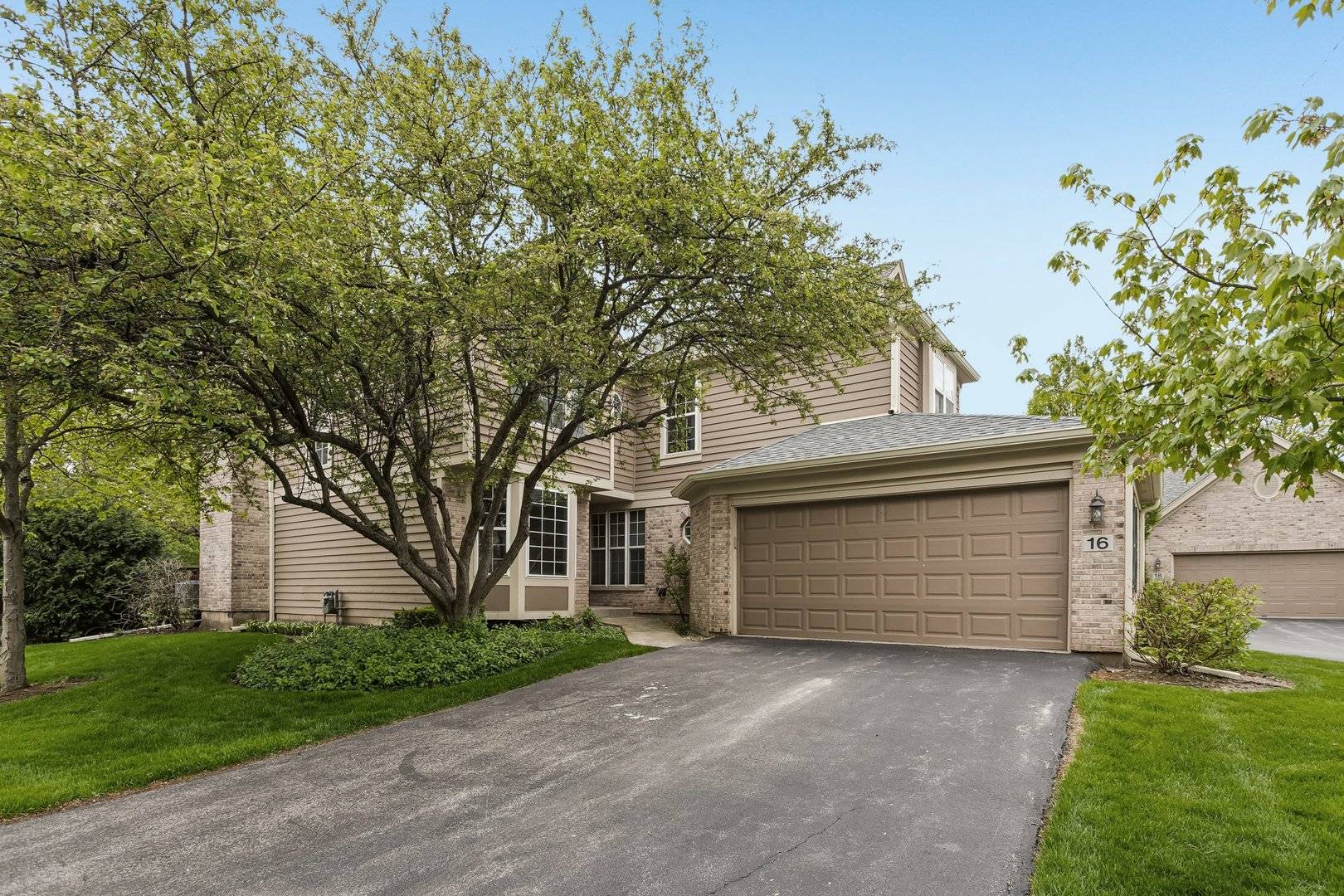 16 Wimbledon CT, Lincolnshire, IL 60069
