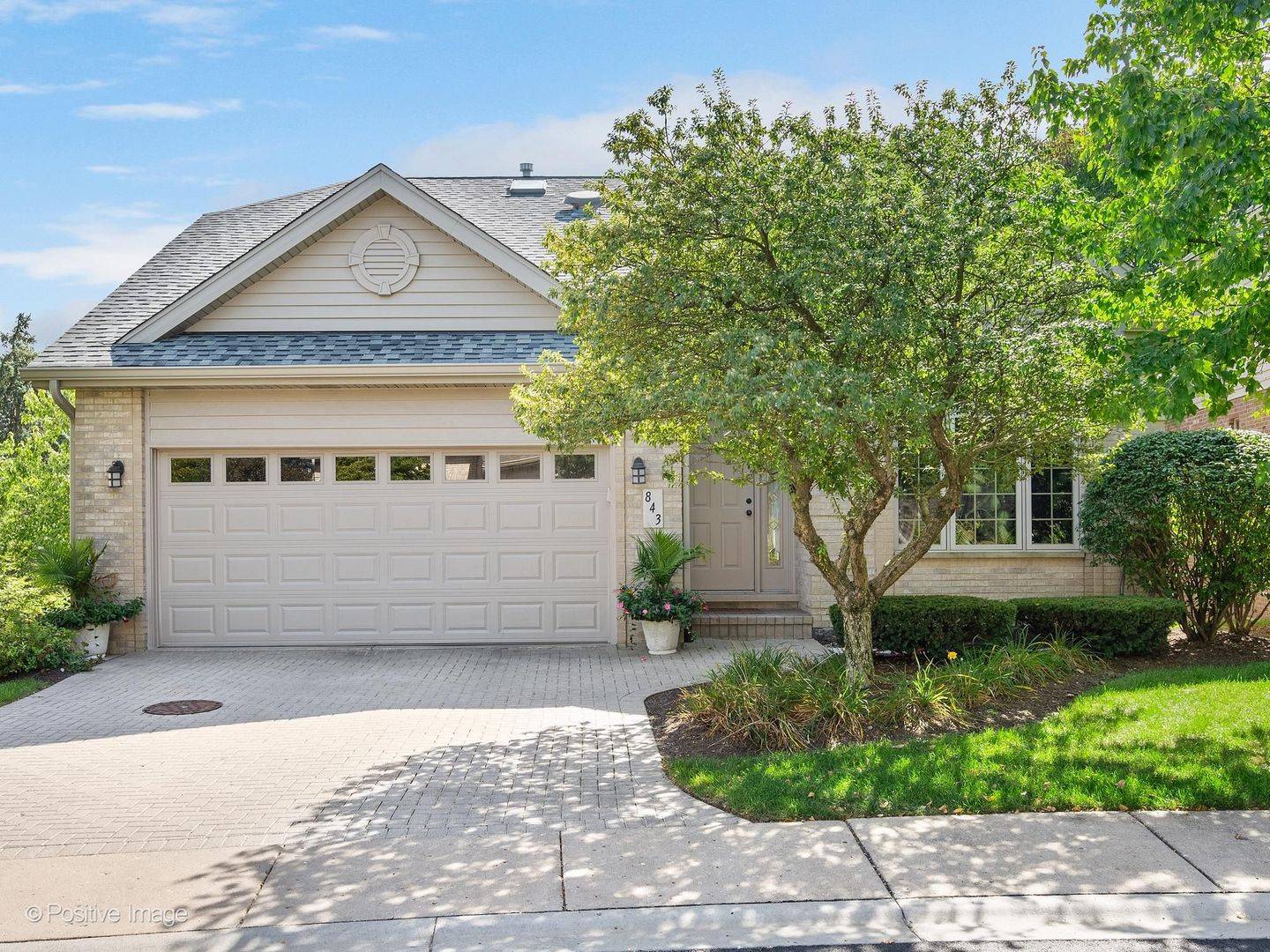 843 Breton Lakes DR, Willowbrook, IL 60527