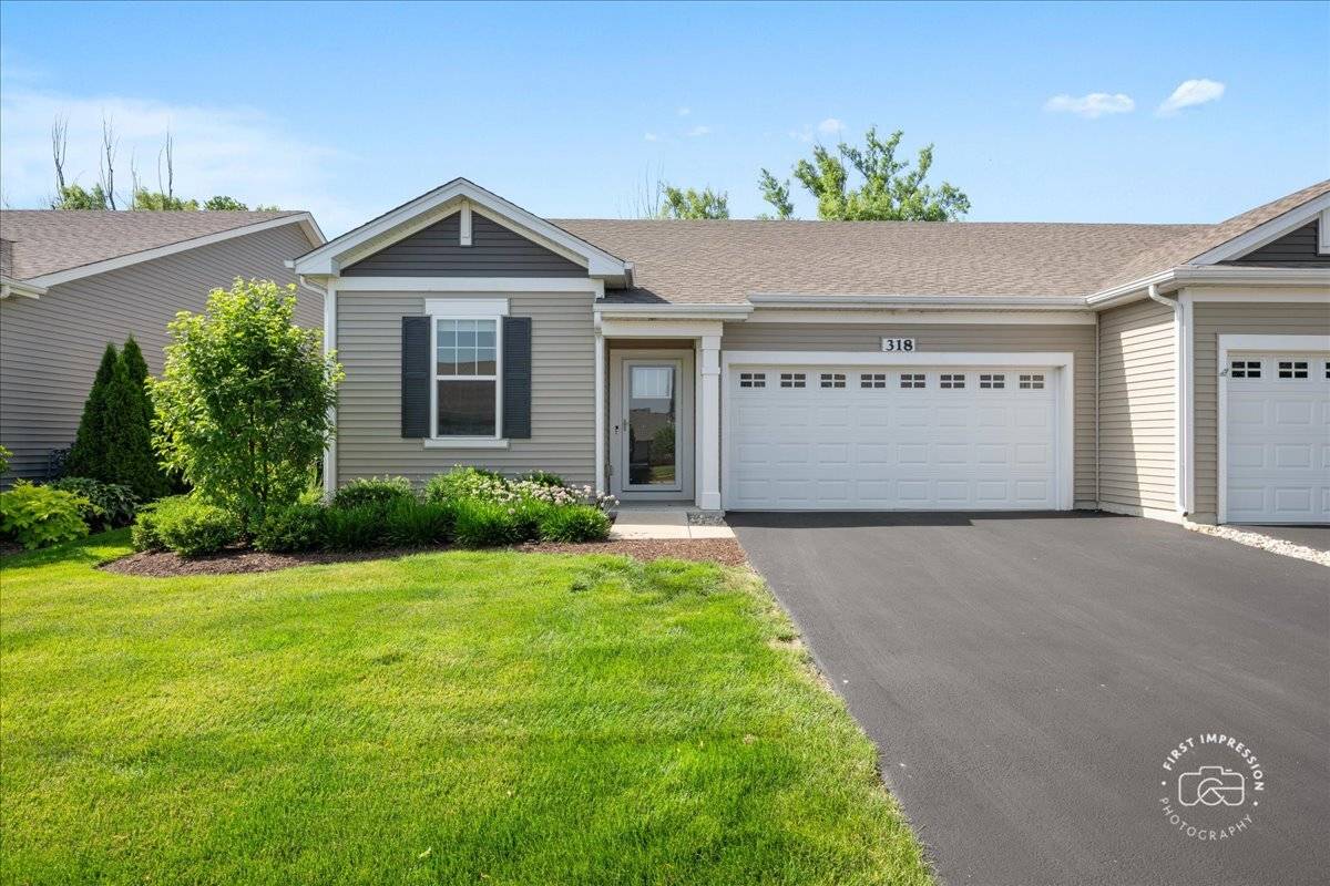 318 Sussex LN, North Aurora, IL 60542