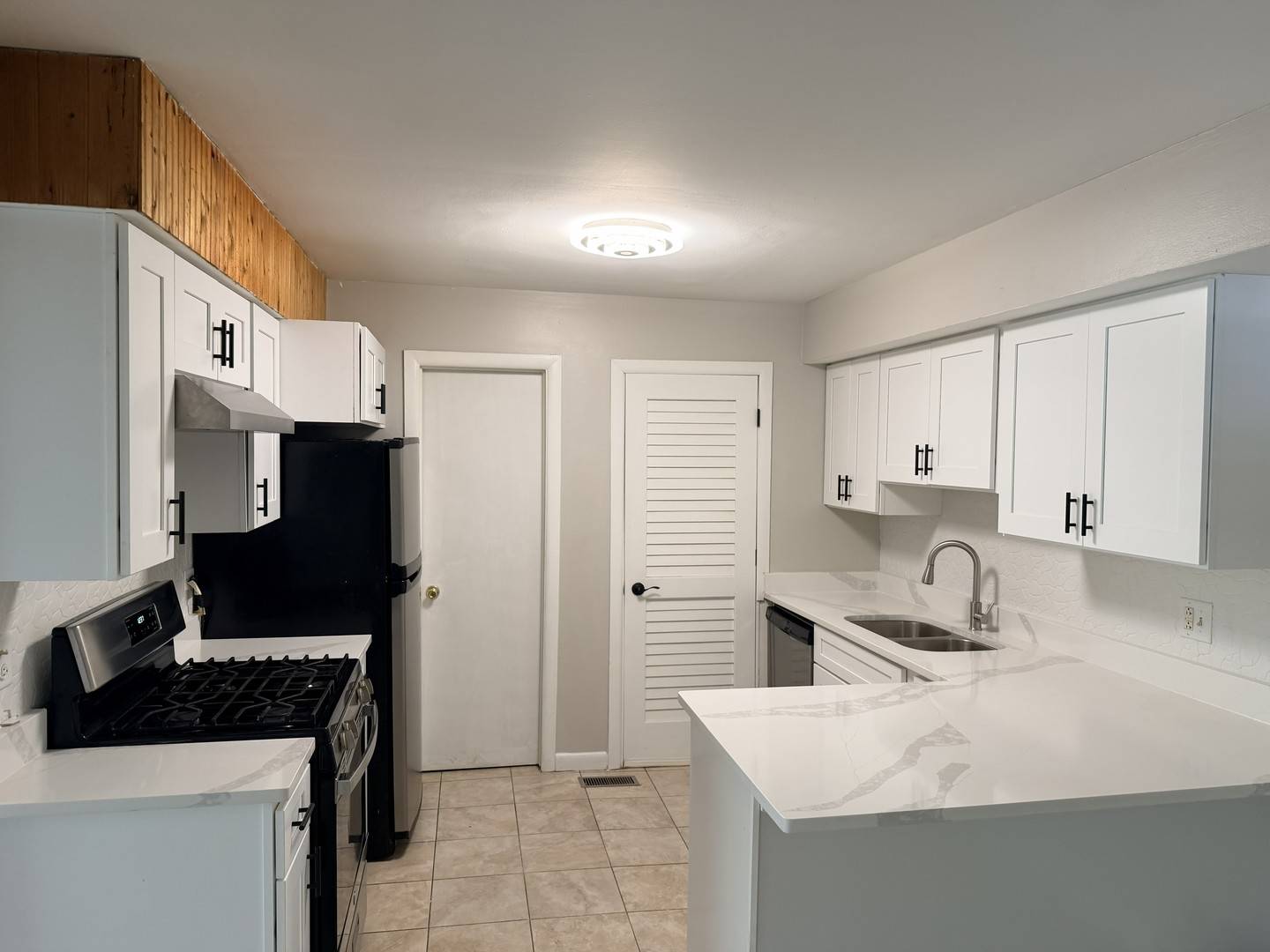 1313 KINGSBURY DR #D, Hanover Park, IL 60133
