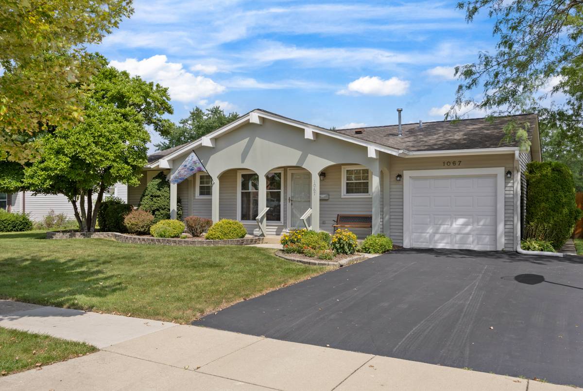 1067 Grissom TRL, Elk Grove Village, IL 60007