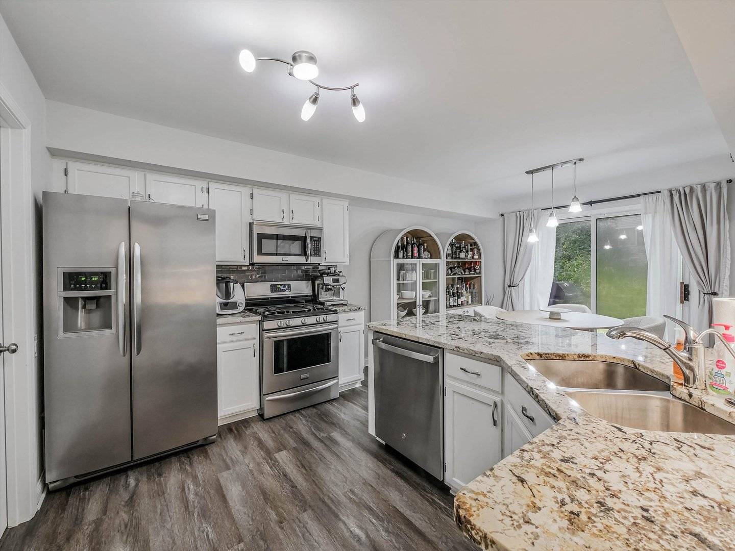 68 Cambridge AVE, Streamwood, IL 60107