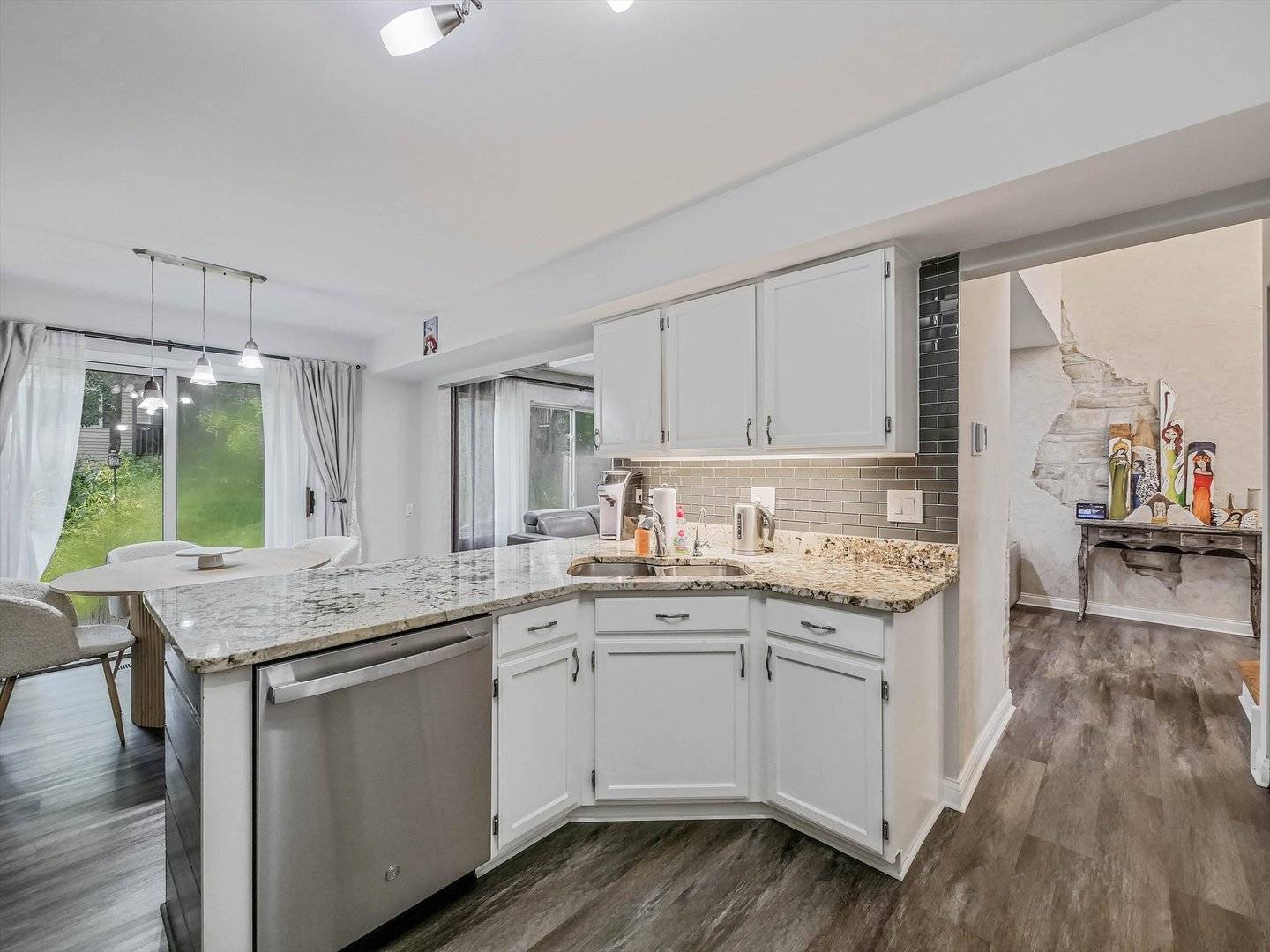 68 Cambridge AVE, Streamwood, IL 60107