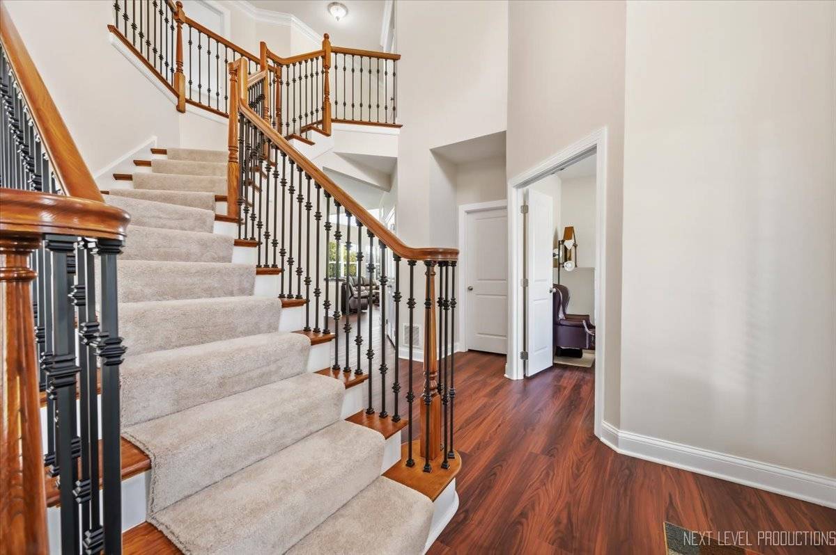 3615 Tournament DR, Elgin, IL 60124