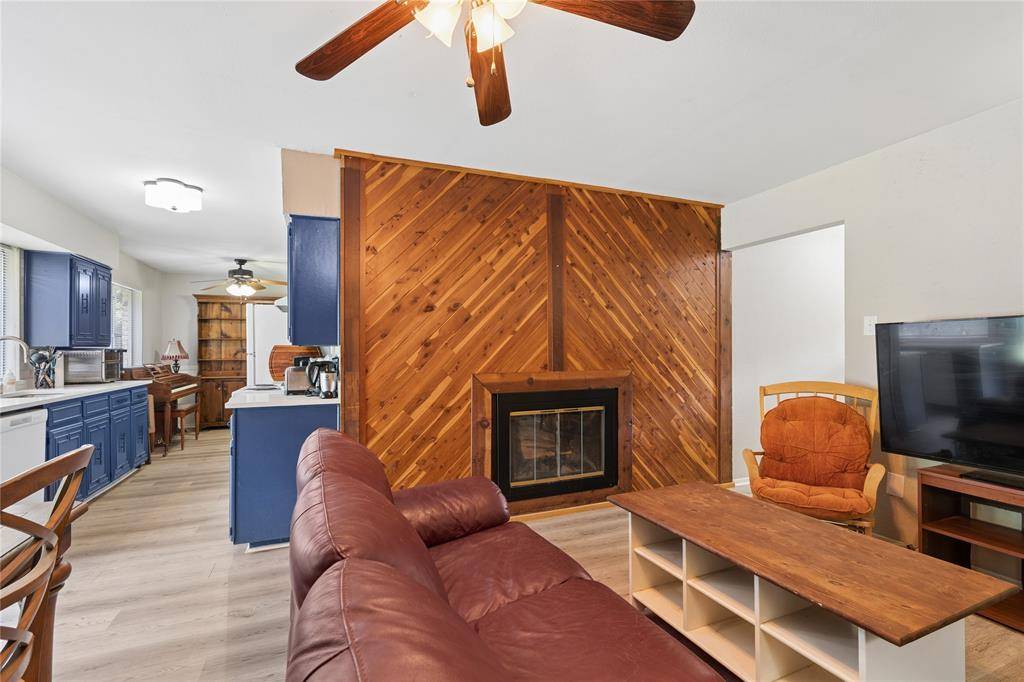 1213 Pin Oak Drive, Denton, TX 76209