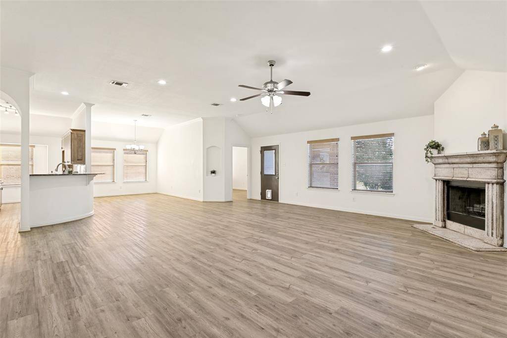 368 Lockwood Lane, Weatherford, TX 76087