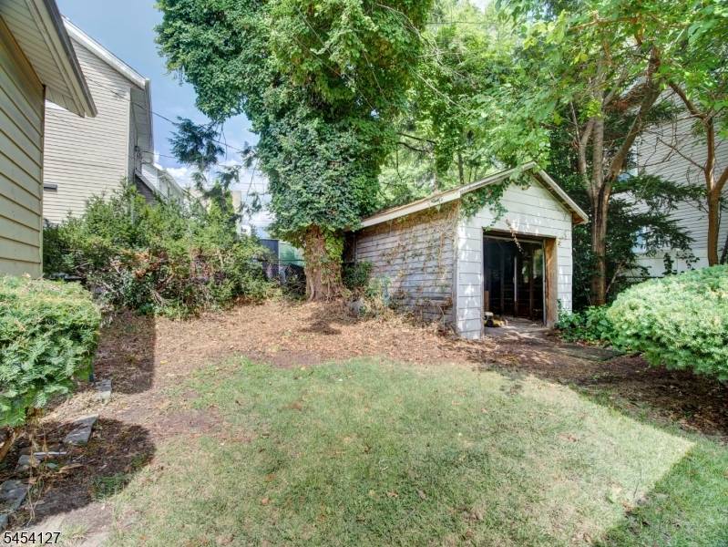 8 Whitman Ave, East Orange City, NJ 07017