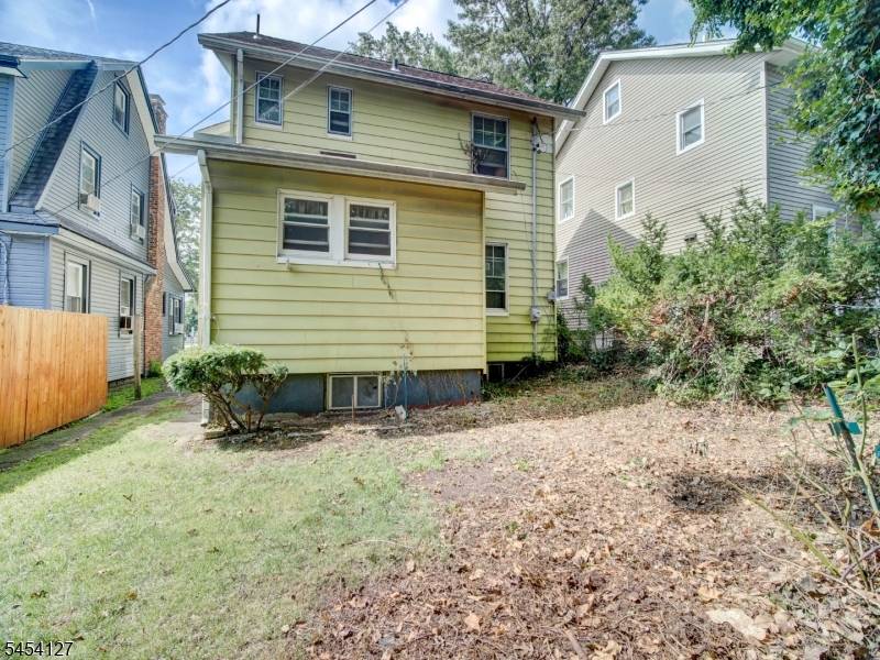 8 Whitman Ave, East Orange City, NJ 07017