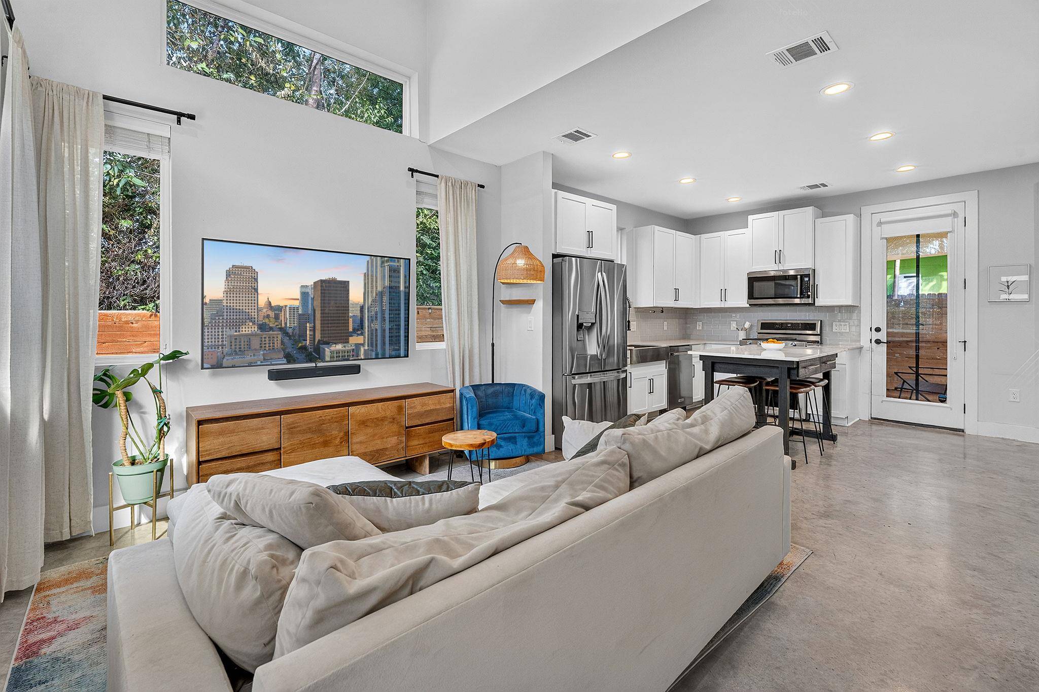 1906 Salina ST #2, Austin, TX 78722