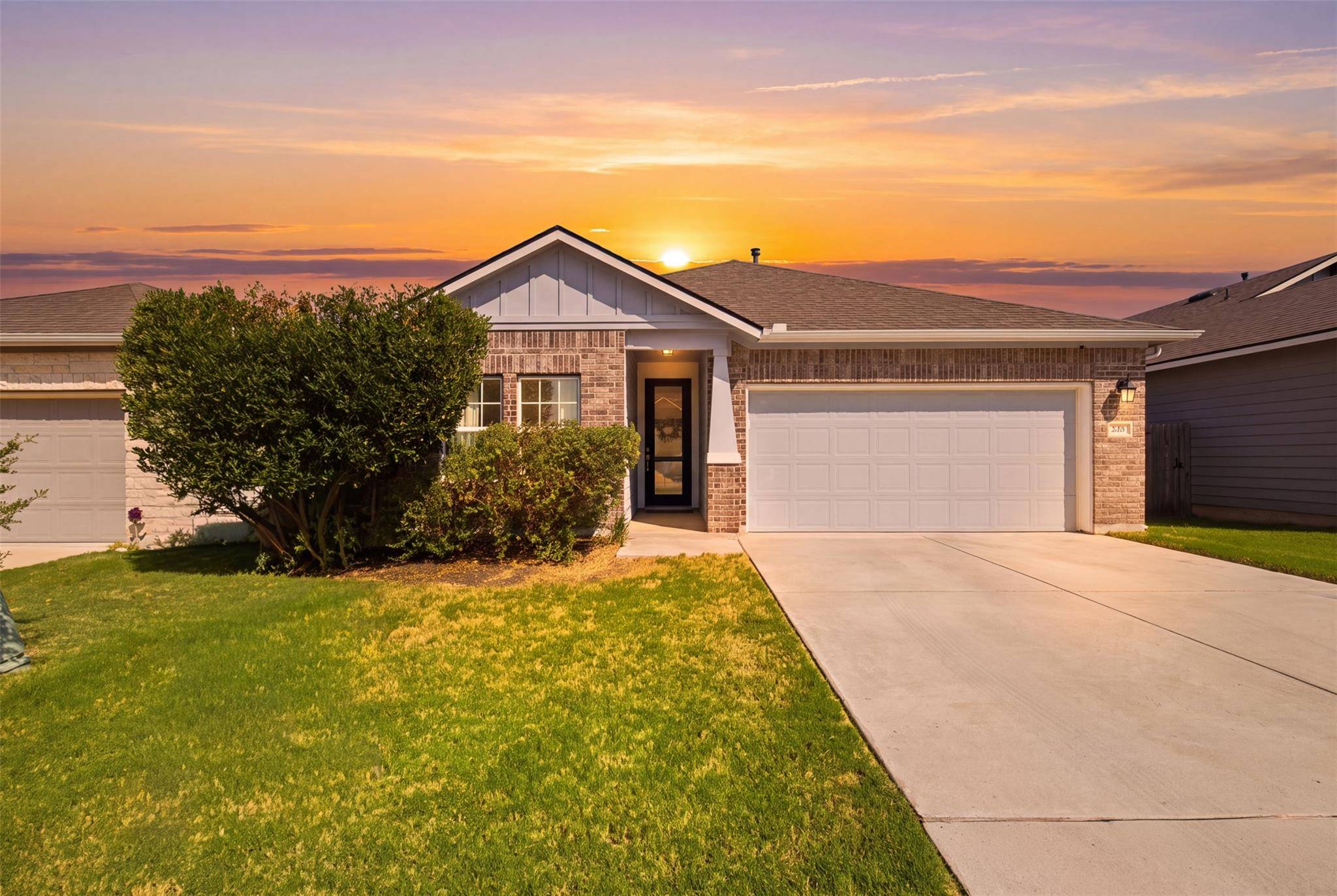 208 Winding Hollow LN, Georgetown, TX 78628