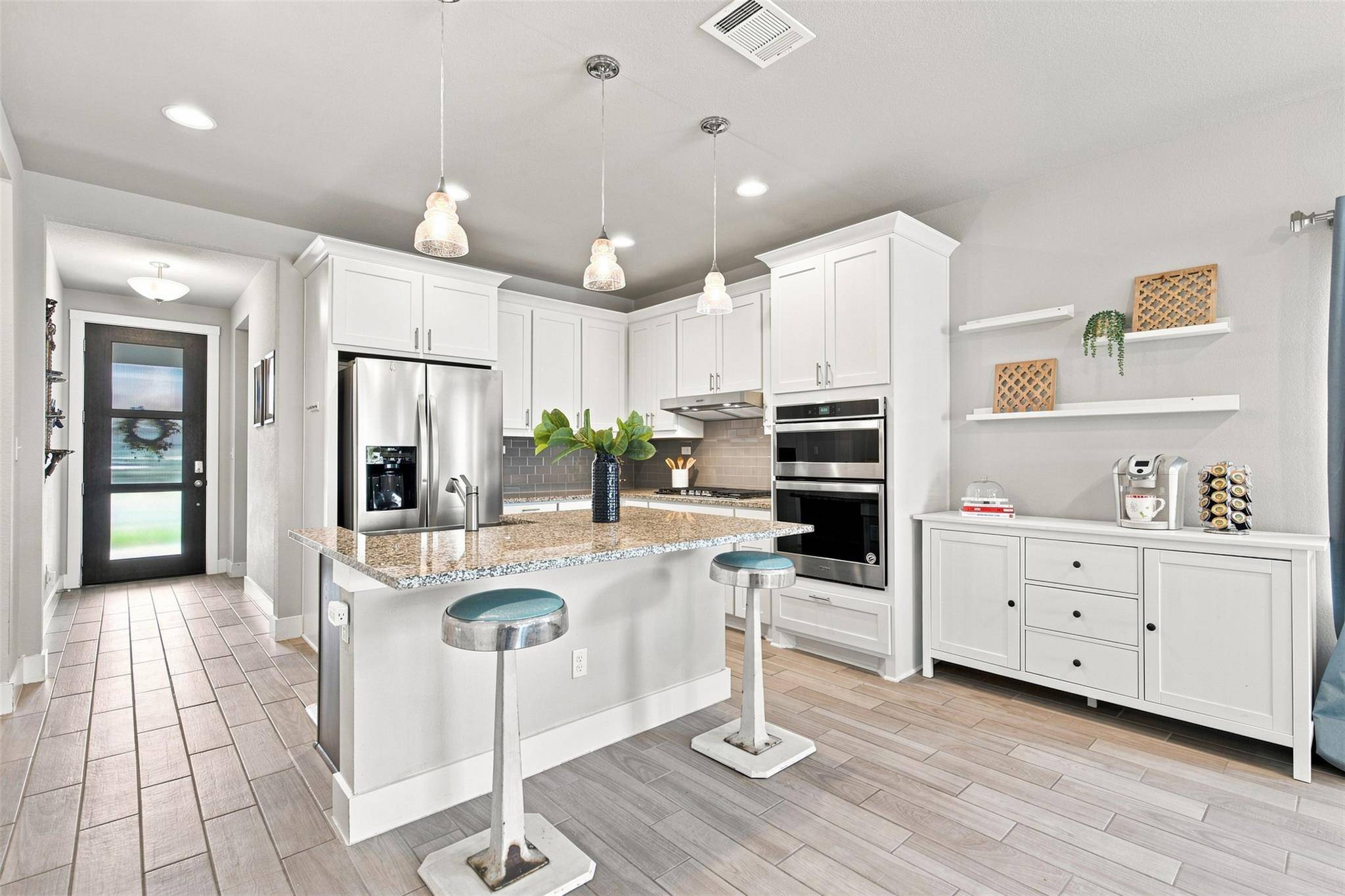 208 Winding Hollow LN, Georgetown, TX 78628