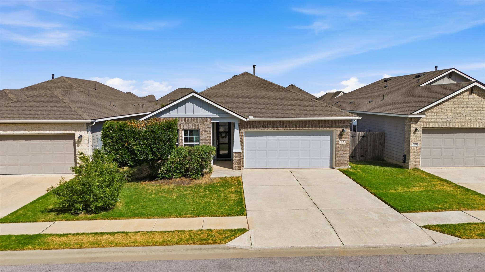 208 Winding Hollow LN, Georgetown, TX 78628