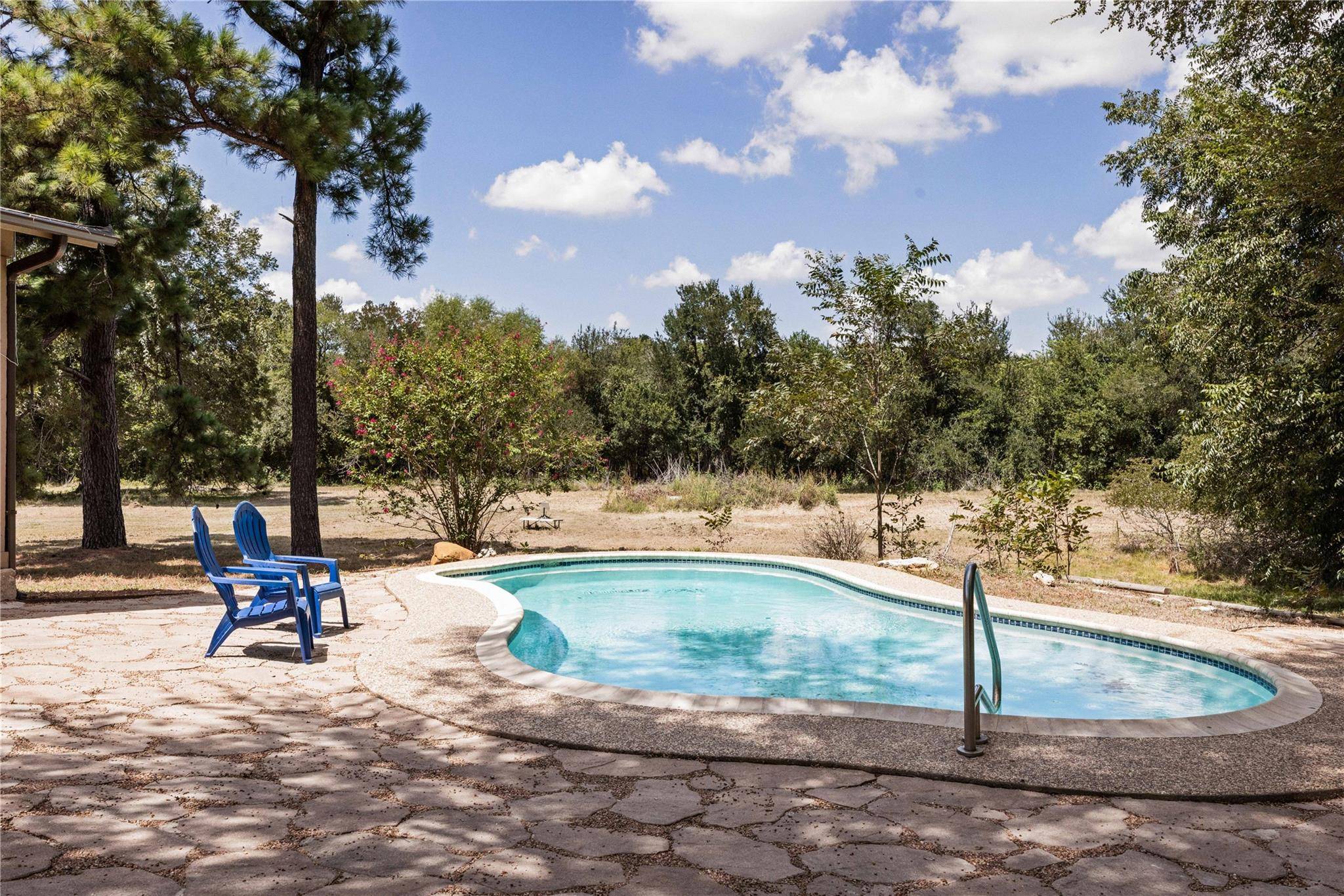 446 Roemer RD, Elgin, TX 78621