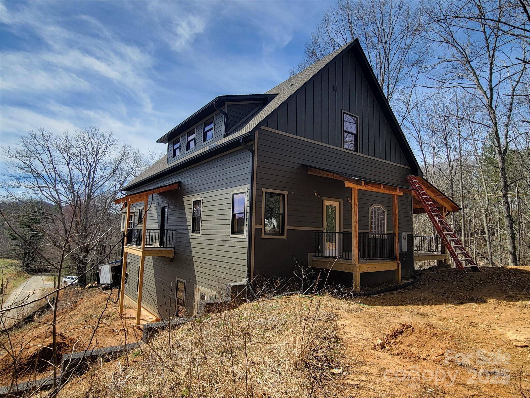171 Cowtail CV, Clyde, NC 28721