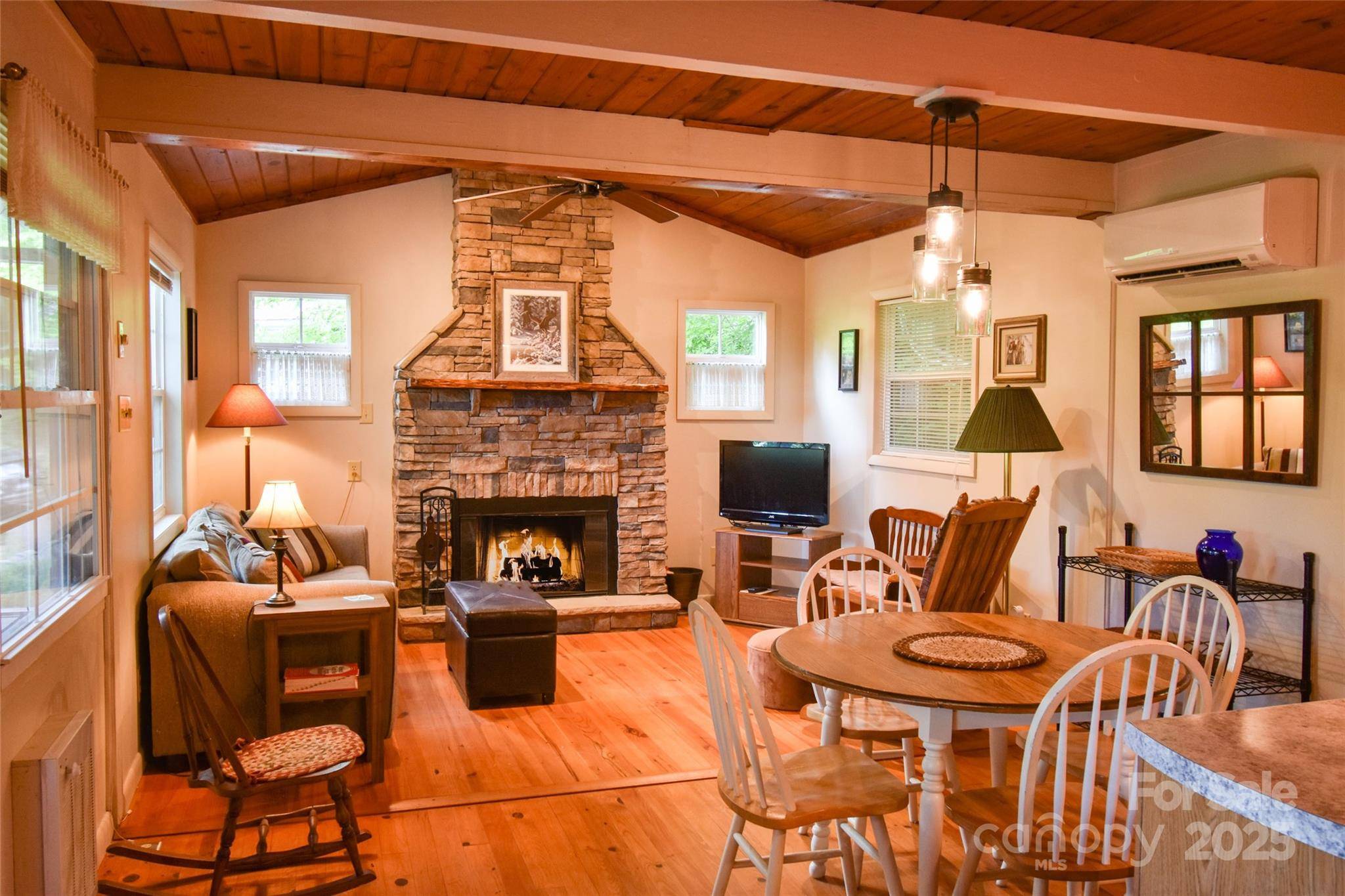 40 Bear Cove CIR, Bryson City, NC 28713