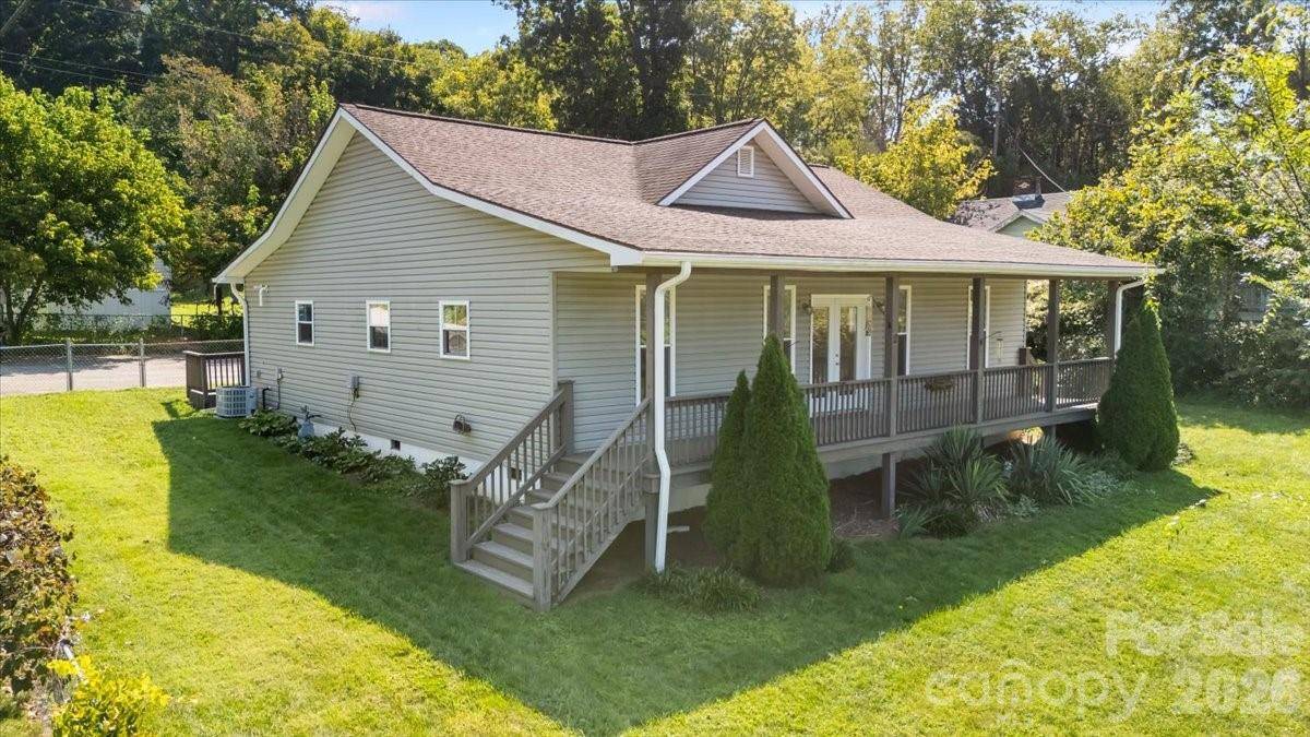 2 Elkmont PL, Asheville, NC 28804