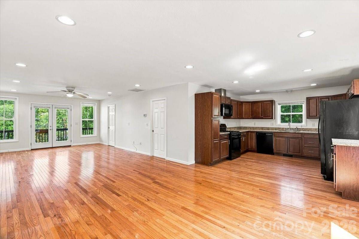 2 Elkmont PL, Asheville, NC 28804