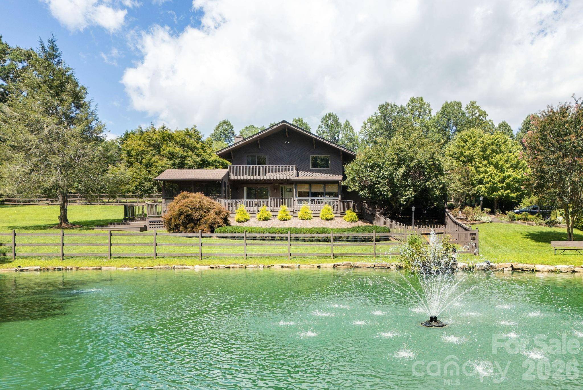 20 Spring Lake DR, Mills River, NC 28759