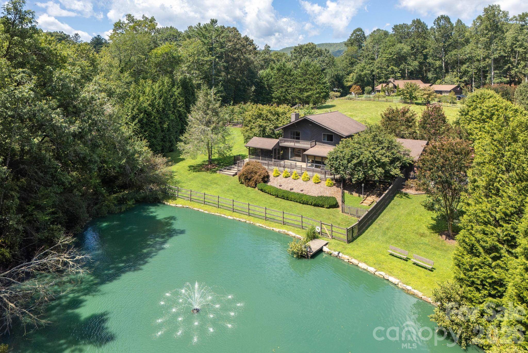 20 Spring Lake DR, Mills River, NC 28759