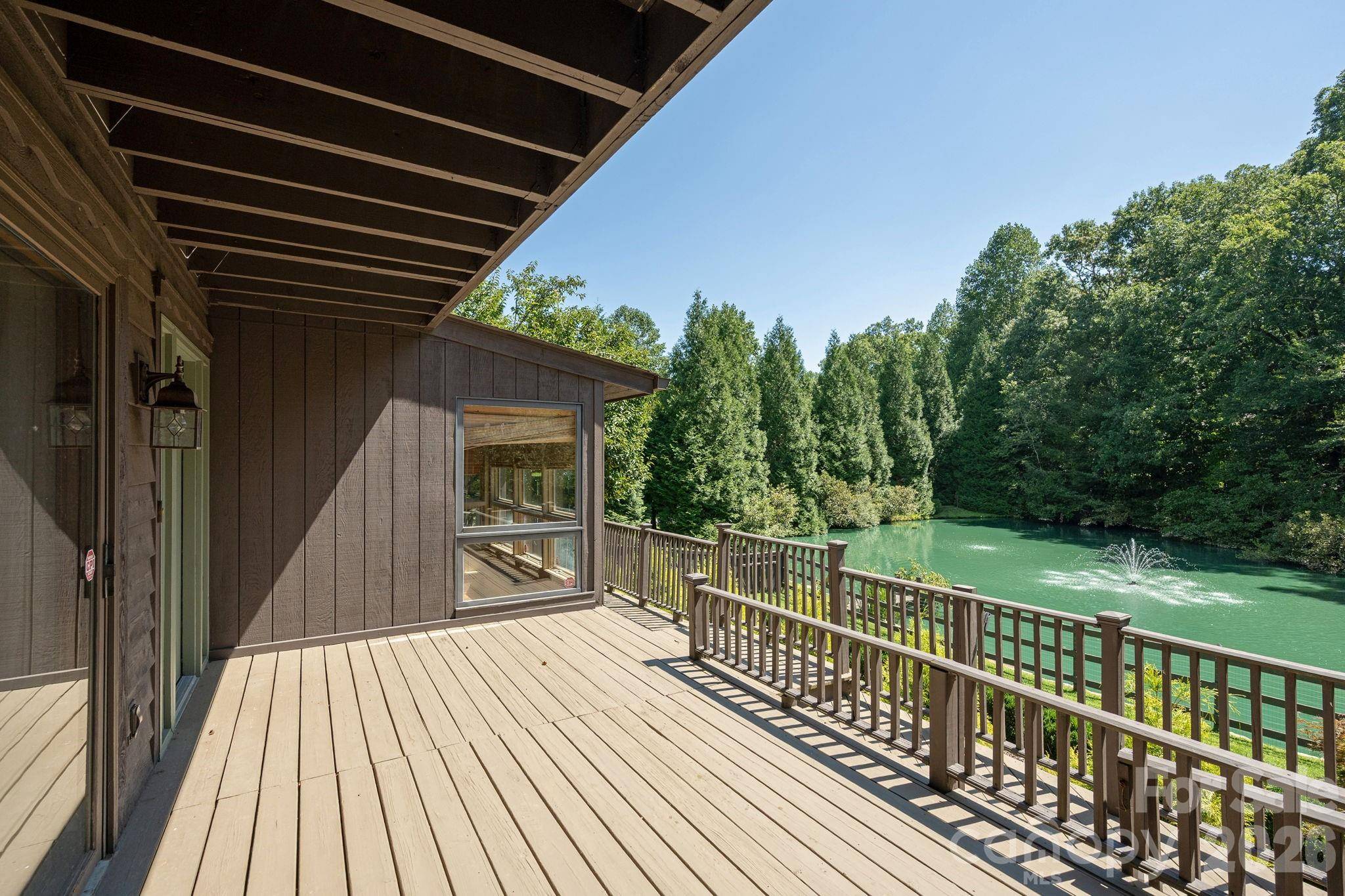 20 Spring Lake DR, Mills River, NC 28759