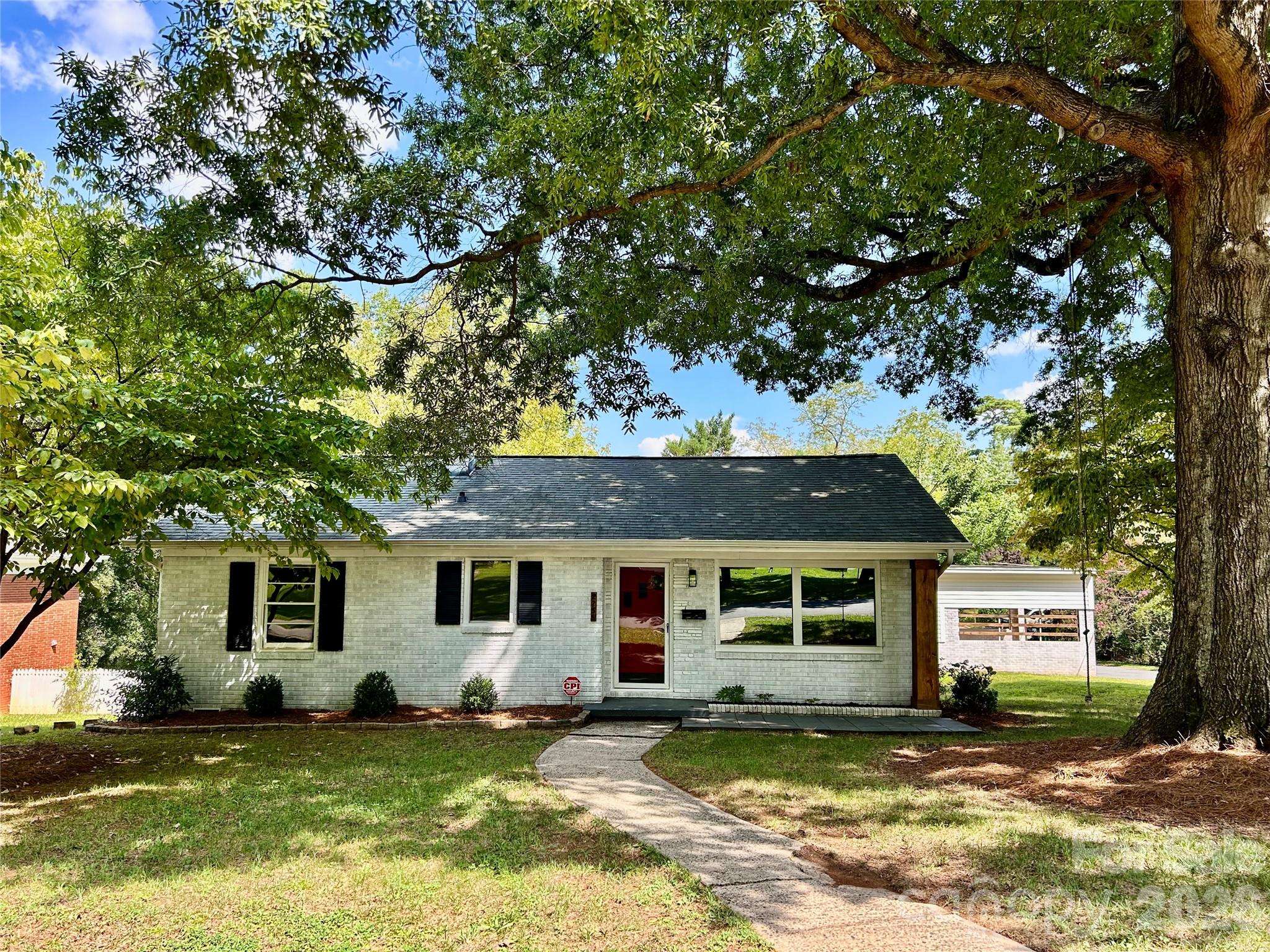 2255 Falmouth RD, Charlotte, NC 28205