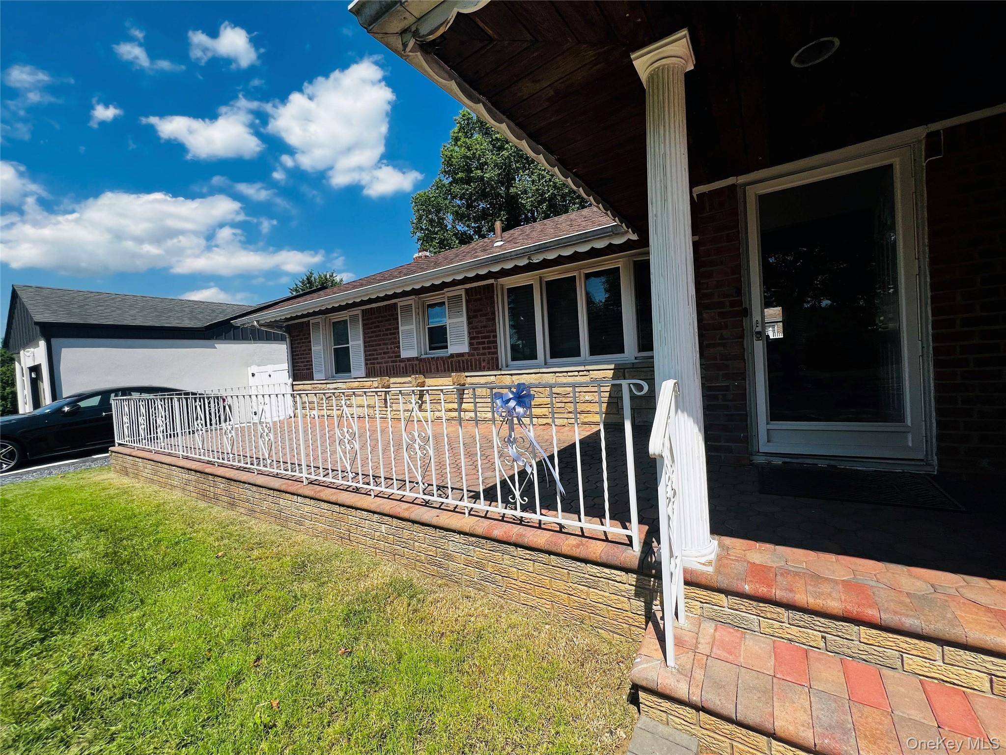 819 Dean DR, Baldwin, NY 11510