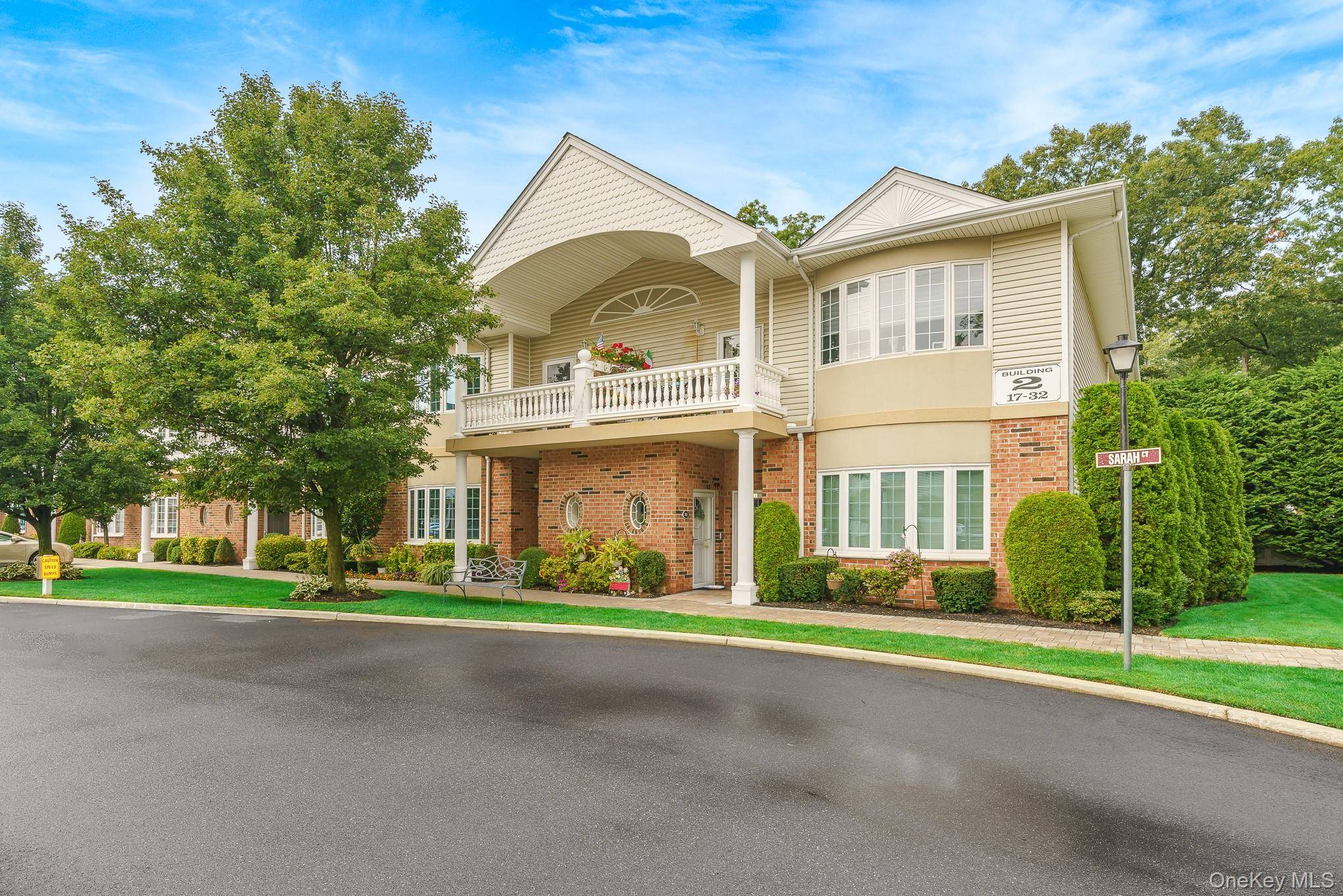 30 Sarah CT, Amityville, NY 11701
