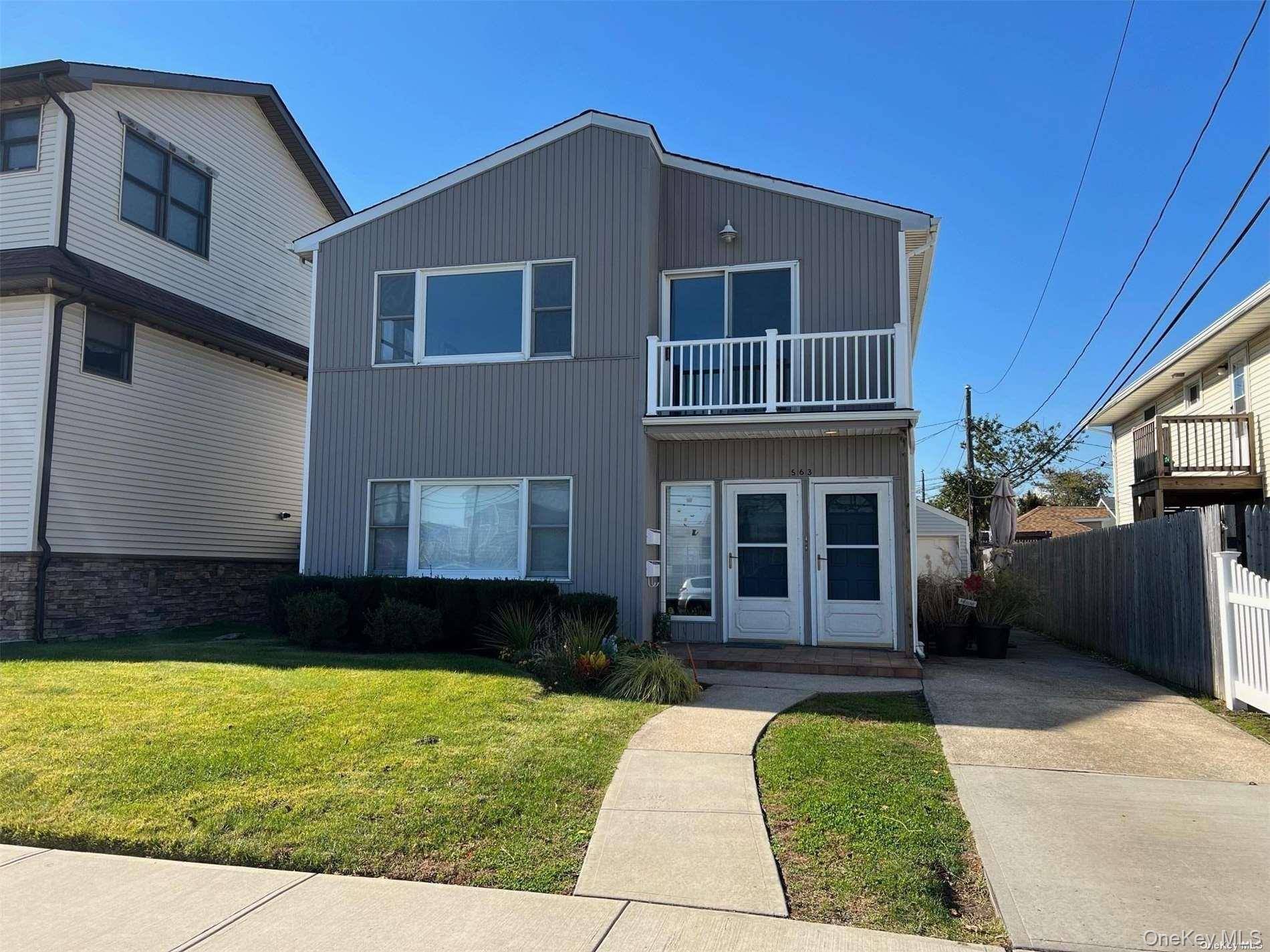 563 Neptune BLVD #Upper, Long Beach, NY 11561