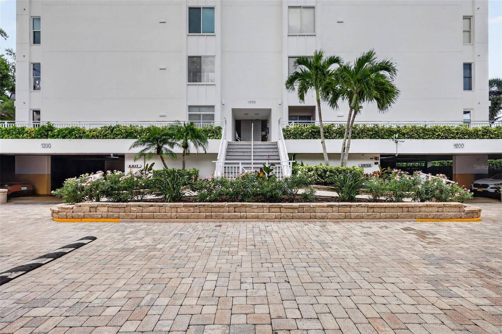 1200 E PEPPERTREE LN #505, Sarasota, FL 34242