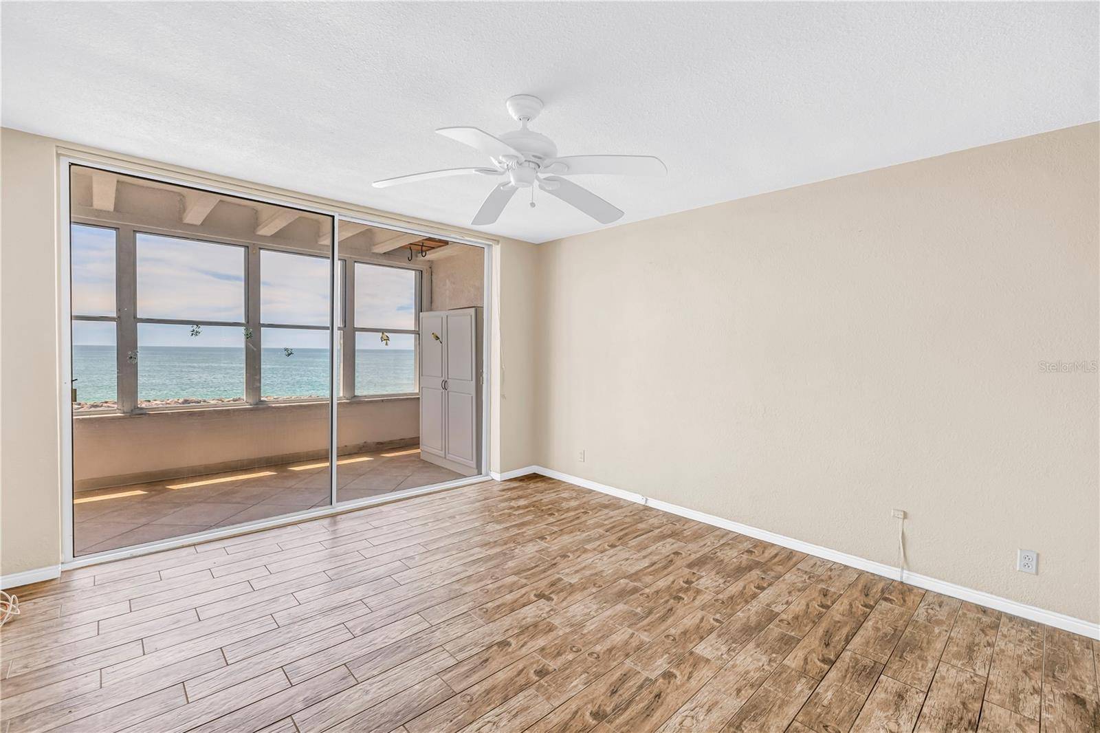 7000 BEACH PLZ #307, St Pete Beach, FL 33706