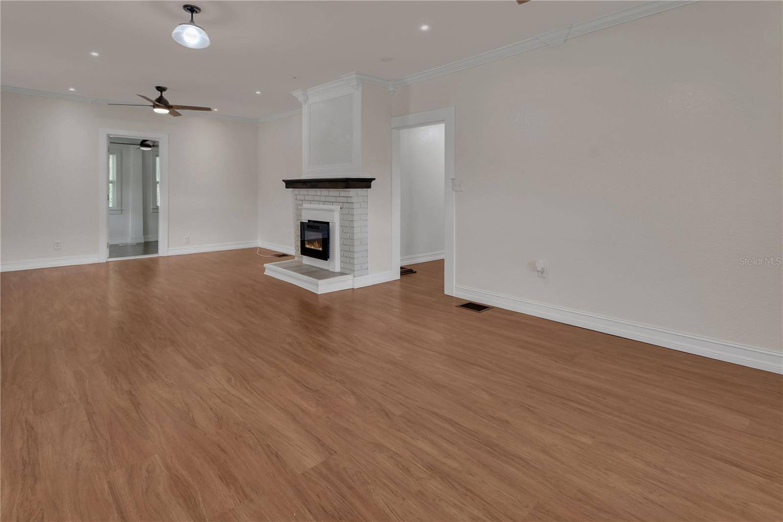 903 E NEW YORK AVE, Deland, FL 32724