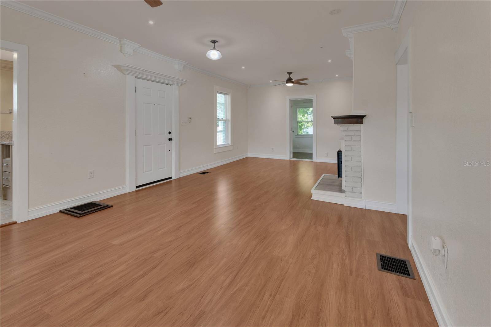 903 E NEW YORK AVE, Deland, FL 32724