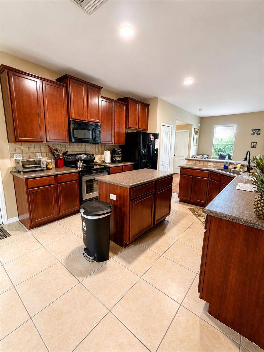 8309 TIDAL BREEZE DR, Riverview, FL 33569