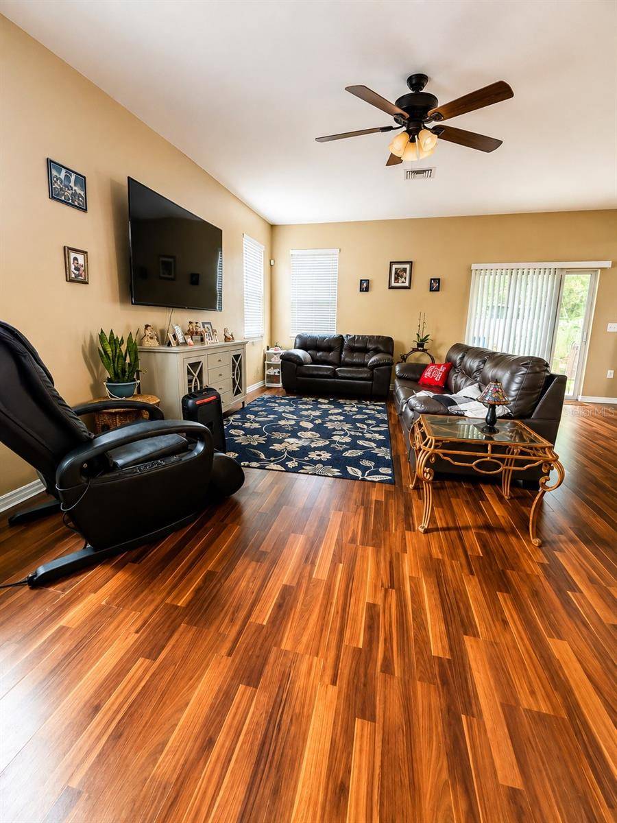 8309 TIDAL BREEZE DR, Riverview, FL 33569