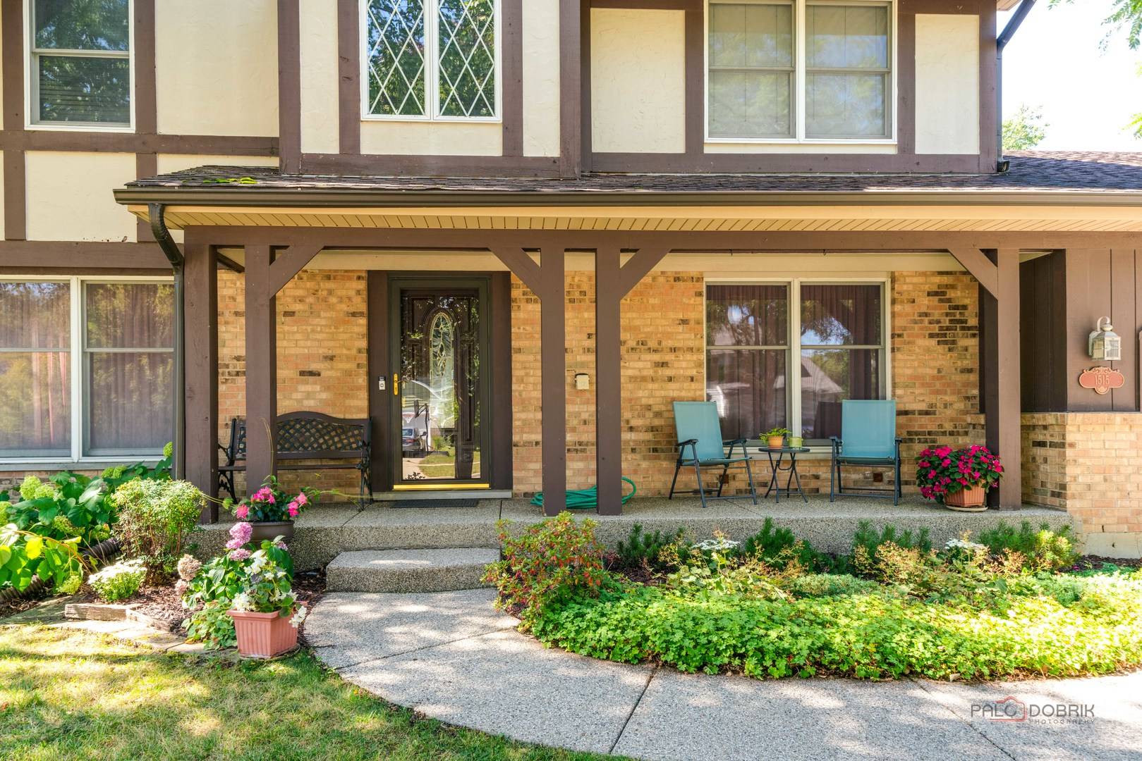 1515 Forever AVE, Libertyville, IL 60048