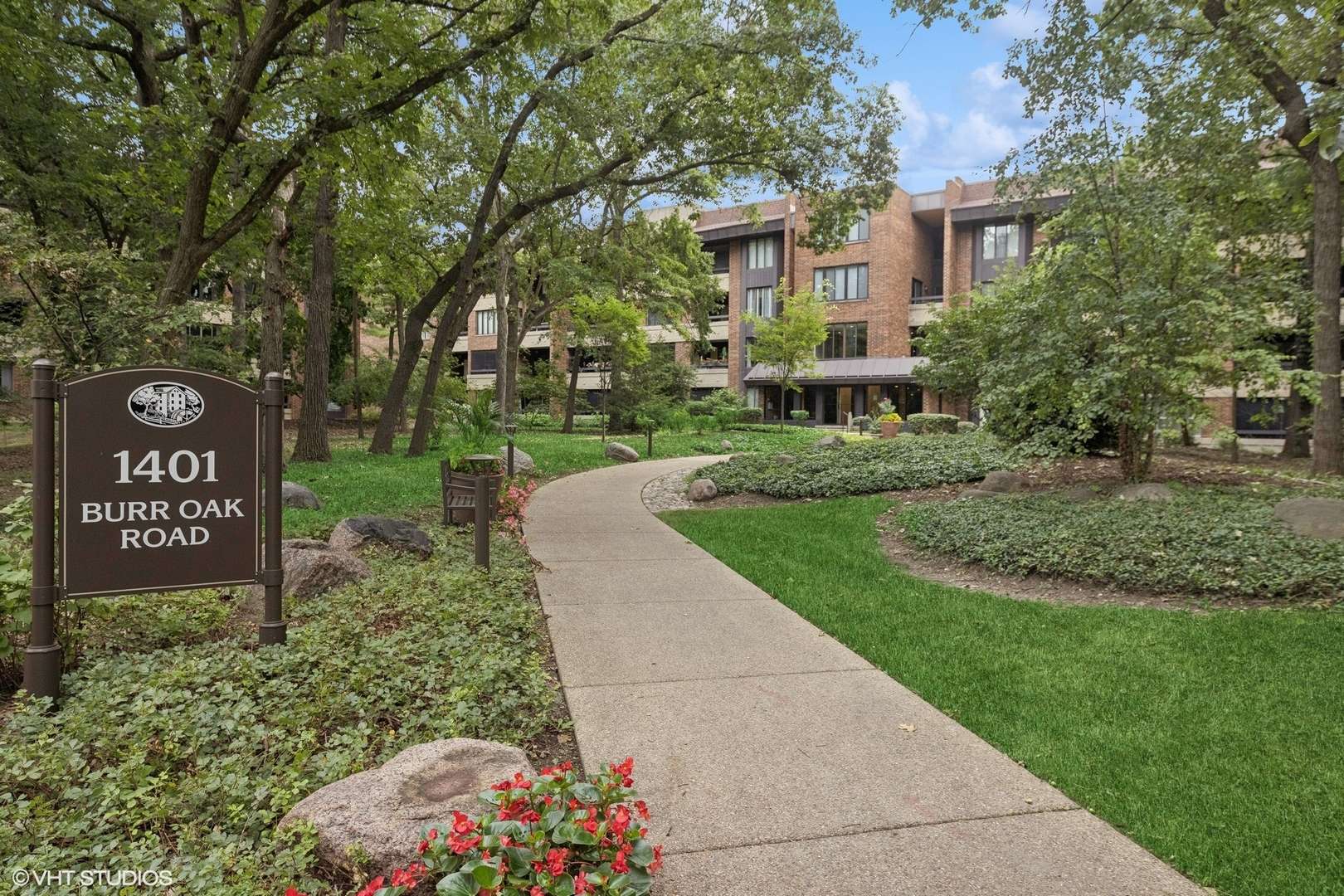 1401 Burr Oak RD #105B, Hinsdale, IL 60521