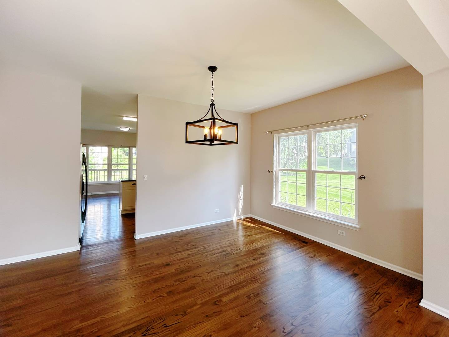 3 Barton Creek CT, Lake In The Hills, IL 60156