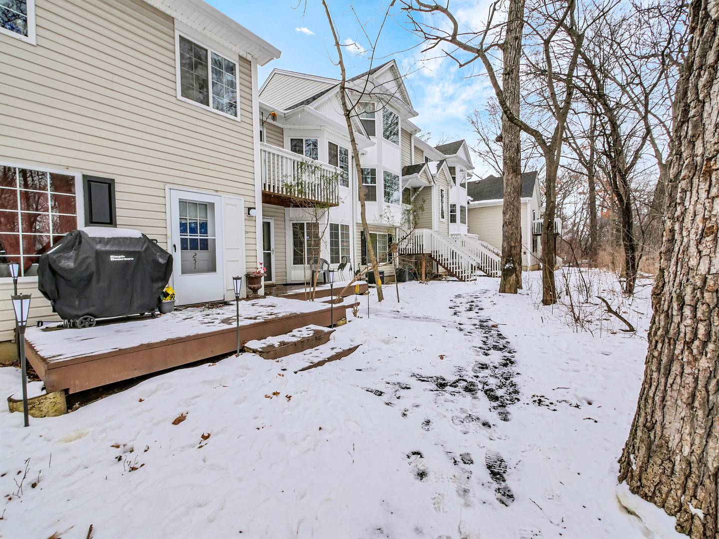 249 W Whispering Oaks LN, Round Lake, IL 60073