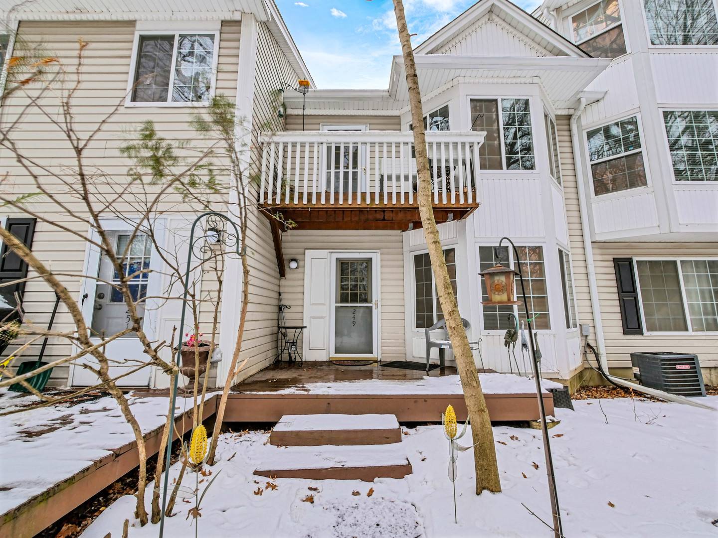 249 W Whispering Oaks LN, Round Lake, IL 60073
