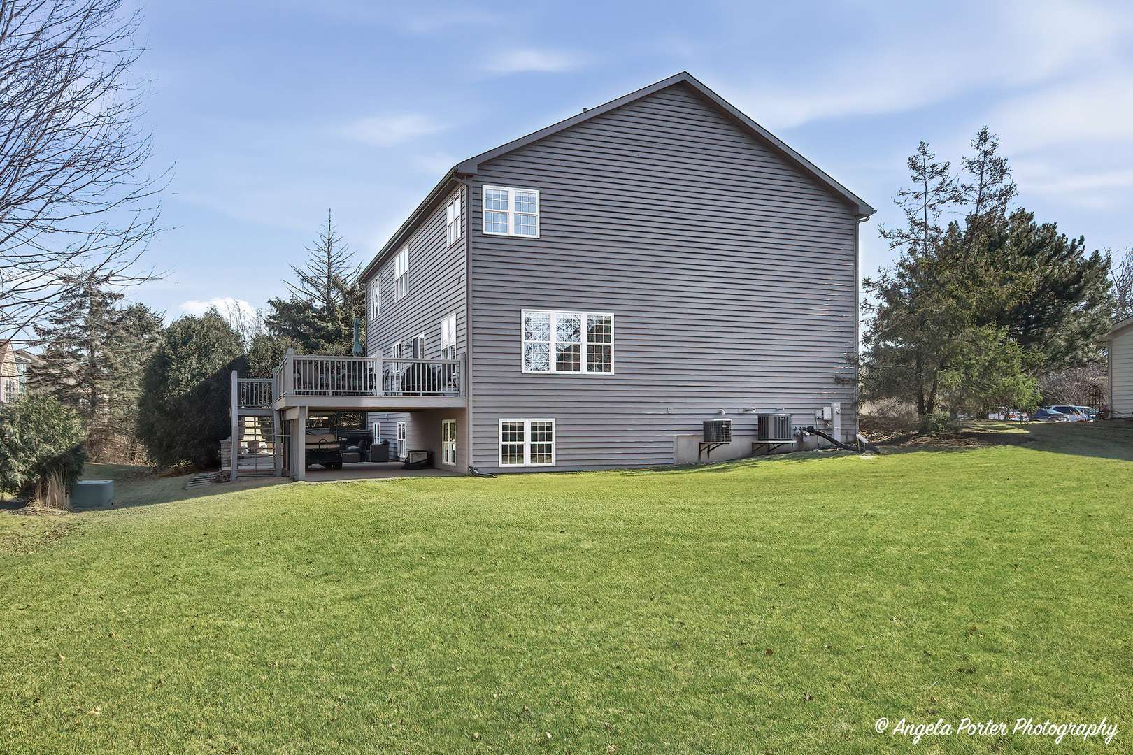 9 Laurel Valley CT, Lake In The Hills, IL 60156