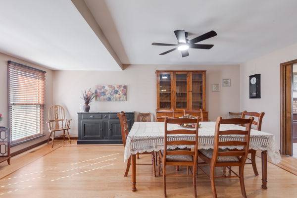 38W512 BITTERSWEET LN, Elgin, IL 60124