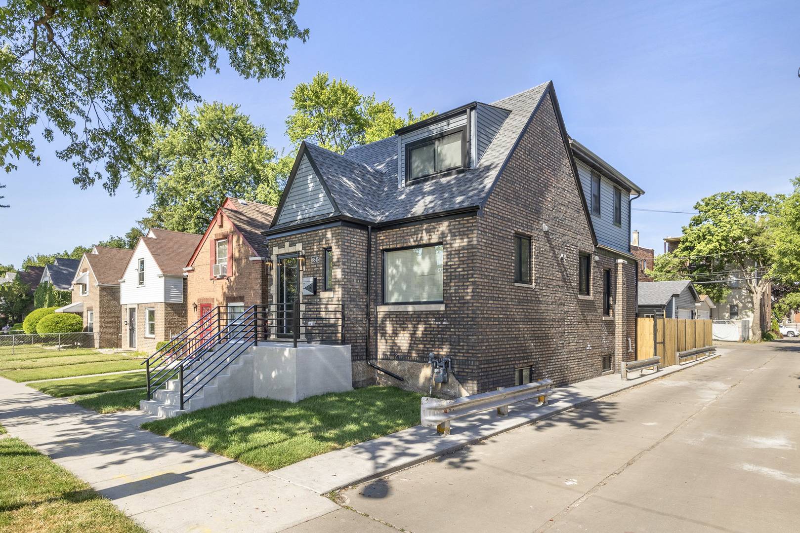 8645 S Bennett AVE, Chicago, IL 60617