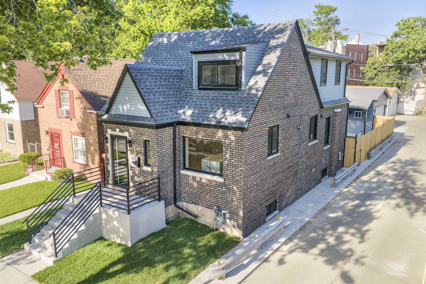 8645 S Bennett AVE, Chicago, IL 60617
