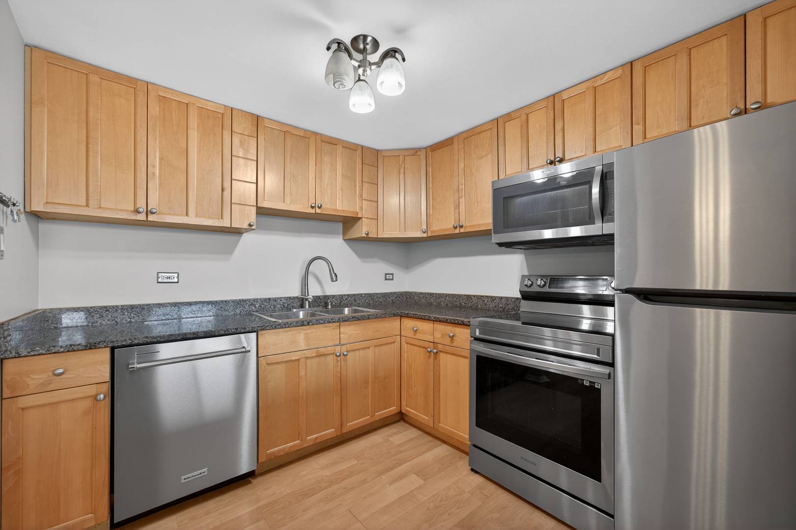 2015 S Finley RD #209, Lombard, IL 60148